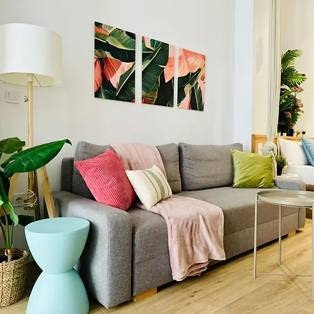 & Cozy Flat Close The Valenza