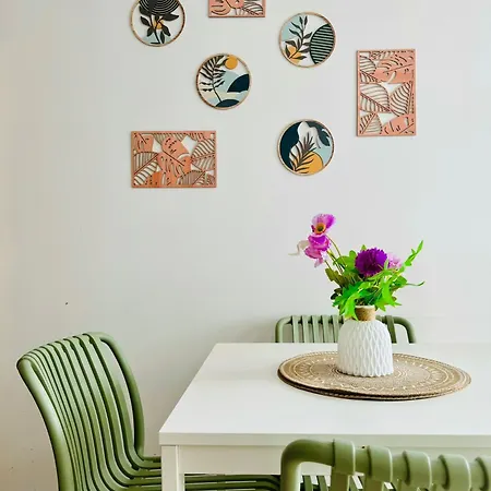 & Cozy Flat Close The * Valenza