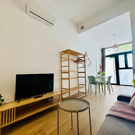 & Cozy Flat Close The * Valenza